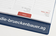 Strapazierfähiger Kunststoffeinband für Aufstellkalender