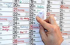 Plakatkalender abwischen